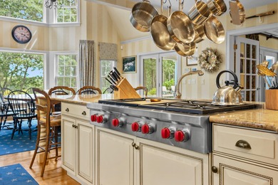 Welcome to an exquisite 2 acre waterfront estate, complete with - photo 11