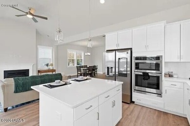 Welcome to the Madison Plan by Hunter Quinn Homes, a stunning - photo 14