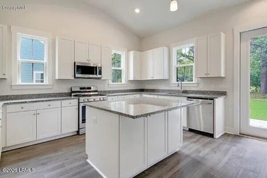 Welcome to the Madison Plan by Hunter Quinn Homes, a stunning - photo 15