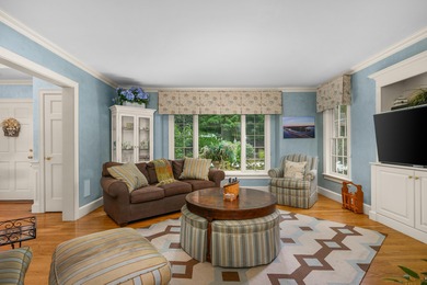 Welcome to an exquisite 2 acre waterfront estate, complete with - photo 20