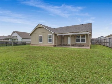 Welcome home to this beautifully maintained, one-owner 3-bedroom - photo 20