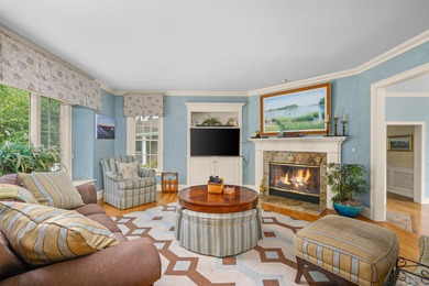 Welcome to an exquisite 2 acre waterfront estate, complete with - photo 21