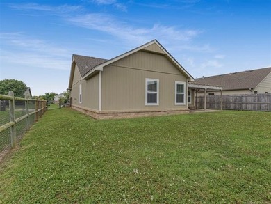 Welcome home to this beautifully maintained, one-owner 3-bedroom - photo 21