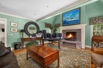 Welcome to an exquisite 2 acre waterfront estate, complete with - photo 22