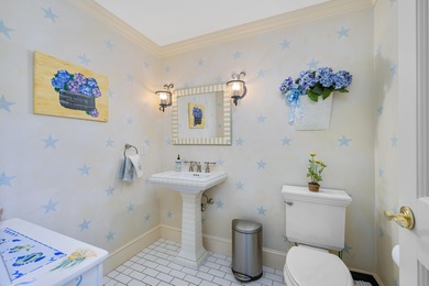 Welcome to an exquisite 2 acre waterfront estate, complete with - photo 25
