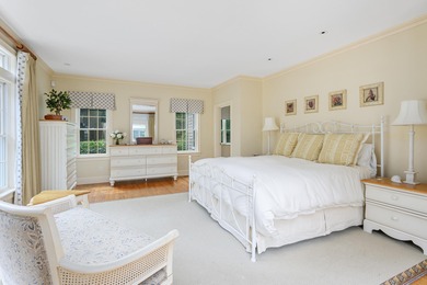 Welcome to an exquisite 2 acre waterfront estate, complete with - photo 27