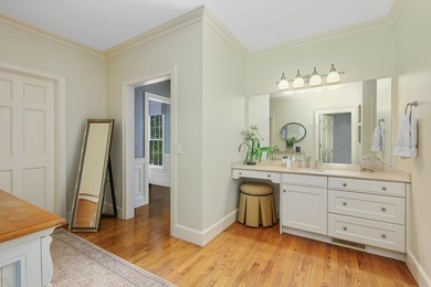 Welcome to an exquisite 2 acre waterfront estate, complete with - photo 32