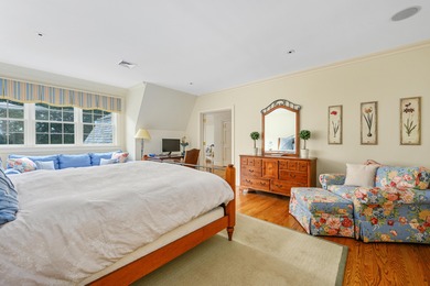 Welcome to an exquisite 2 acre waterfront estate, complete with - photo 39