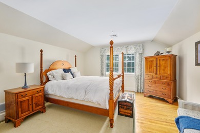 Welcome to an exquisite 2 acre waterfront estate, complete with - photo 41