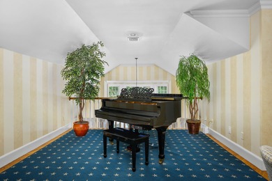 Welcome to an exquisite 2 acre waterfront estate, complete with - photo 45