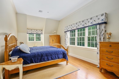 Welcome to an exquisite 2 acre waterfront estate, complete with - photo 50