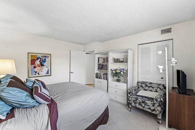 Beautiful first-floor 2-bedroom, 2-bath lakefront condo located - photo 16