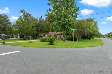 Fabulous Updated 3/2 in Sought-After Riverhaven Village. This - photo 2