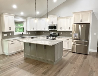 WELCOME TO YOUR OWN PRIVATE RETREAT! This NEW CONSTRUCTION *1 - photo 3