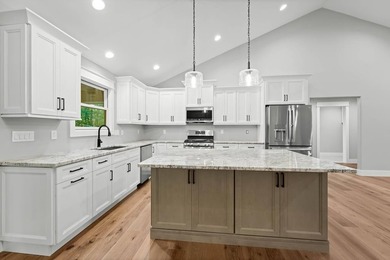 WELCOME TO YOUR OWN PRIVATE RETREAT! This NEW CONSTRUCTION *1 - photo 5