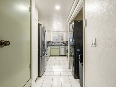 Welcome home to this spacious top-floor 2-bedroom, 2-bath - photo 9