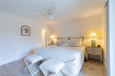 Beautifully maintained private corner unit w/gorgeous views of - photo 14