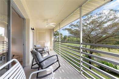 Beautifully maintained private corner unit w/gorgeous views of - photo 22