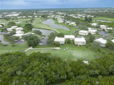 Beautifully maintained private corner unit w/gorgeous views of - photo 31