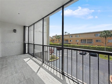 Beautifully updated unit in an immaculate, well-managed Class A - photo 4