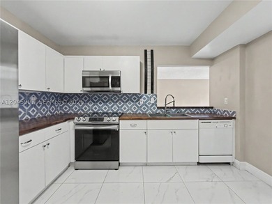 Beautifully updated unit in an immaculate, well-managed Class A - photo 6
