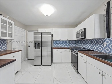 Beautifully updated unit in an immaculate, well-managed Class A - photo 7