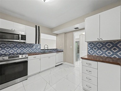 Beautifully updated unit in an immaculate, well-managed Class A - photo 8