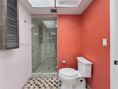 Beautifully updated unit in an immaculate, well-managed Class A - photo 10