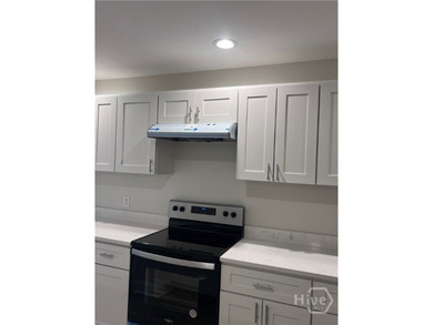 NO HOA!! THIS LOVELY 3 BED 2 BATH HOME WITH EVERYTHING YOU'RE - photo 3