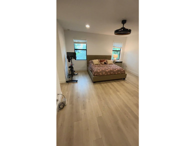 Welcome to this exceptional 4-bedroom, 3.5-bathroom residence in - photo 8
