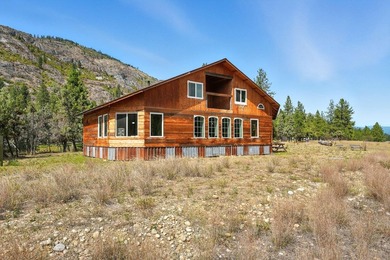 Discover your dream estate at the end of a private peninsula on - photo 1