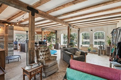 Discover your dream estate at the end of a private peninsula on - photo 4