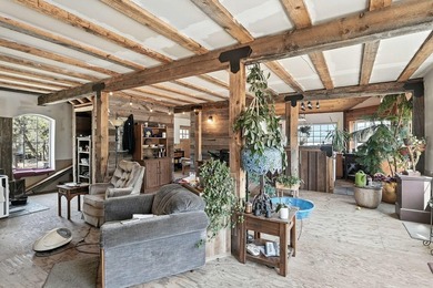 Discover your dream estate at the end of a private peninsula on - photo 5