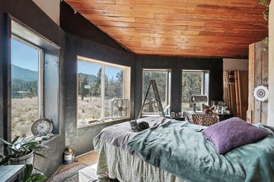 Discover your dream estate at the end of a private peninsula on - photo 10