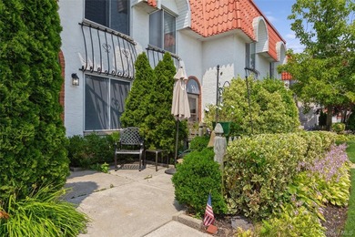 Welcome to 51 Alhambra Dr. Enjoy the open dining area off the - photo 35