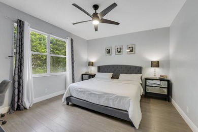 Beautifully renovated 3-bedroom, 2.5-bathroom townhome in the - photo 18
