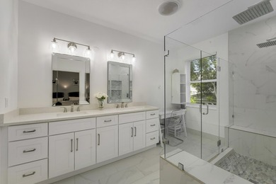 Beautifully renovated 3-bedroom, 2.5-bathroom townhome in the - photo 20