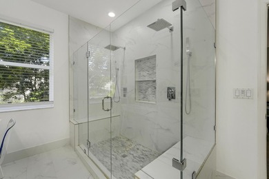 Beautifully renovated 3-bedroom, 2.5-bathroom townhome in the - photo 21