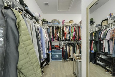Beautifully renovated 3-bedroom, 2.5-bathroom townhome in the - photo 22