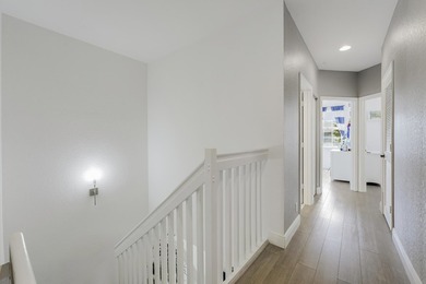 Beautifully renovated 3-bedroom, 2.5-bathroom townhome in the - photo 24