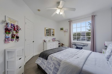 Beautifully renovated 3-bedroom, 2.5-bathroom townhome in the - photo 26