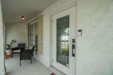 Centrally located in West Palm Beach, this spacious and - photo 4