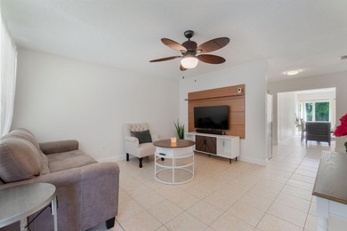 Centrally located in West Palm Beach, this spacious and - photo 5