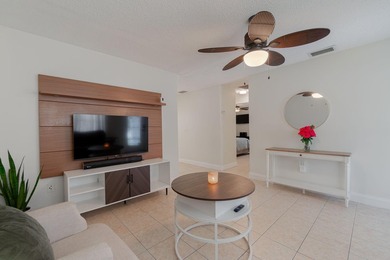 Centrally located in West Palm Beach, this spacious and - photo 6