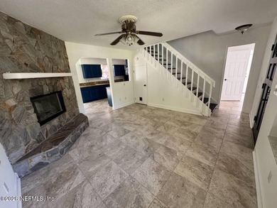This charming single-family pool home in St. Augustine, FL was - photo 3