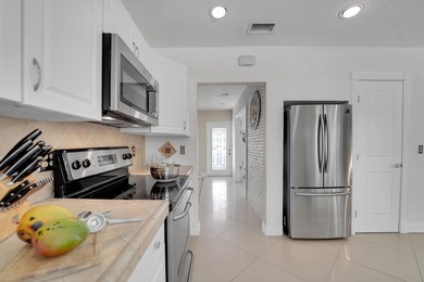 NO HOA! Move in Ready, Freshly painted 3-bedroom, 3-bath home - photo 11