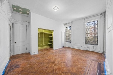 JUST LISTED! SPACIOUS 6 BEDROOM, 3.5 BATH MULTI-FAMILY HOME IN - photo 12