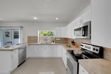 NO HOA! Move in Ready, Freshly painted 3-bedroom, 3-bath home - photo 12