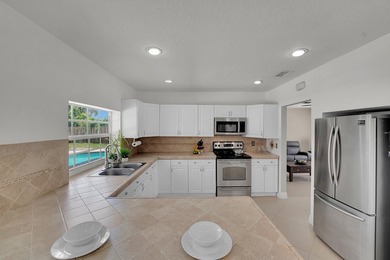 NO HOA! Move in Ready, Freshly painted 3-bedroom, 3-bath home - photo 13