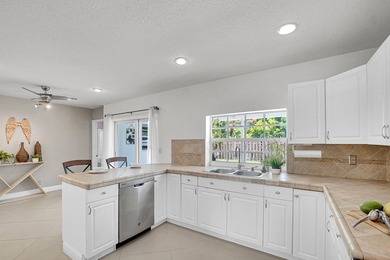 NO HOA! Move in Ready, Freshly painted 3-bedroom, 3-bath home - photo 14